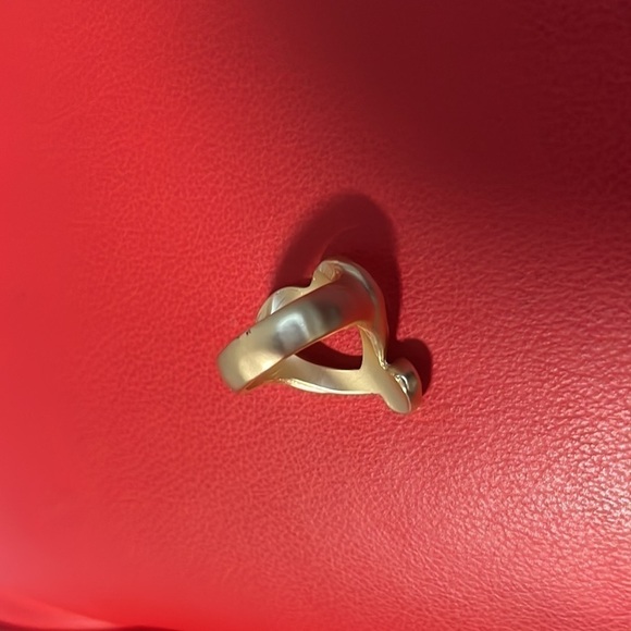 NWOT Jewa matte gold finish hammered open heart ring. Size 8. - Picture 5 of 5